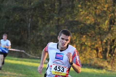 Mit Silber- und Bronze-Medaille bei den Hessenmeisterschaften im Berg- und im 10-km-
Straßenlauf verabschiedete sich Nico Debus (Team Naunheim) 2022 aus der A-Jugend 