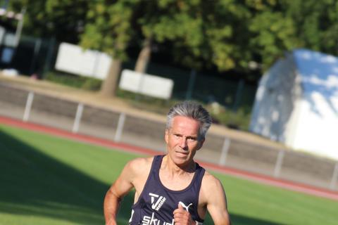 In Offenbach nicht zu schlagen: M60-Sieger Michael Regina über die 5000 Meter.