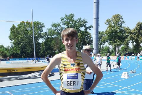 Erstmals im Nationaltrikot: Tom Stöber rennt mit der 4x400m-Staffel mit „Germay 1“ auf den zweiten Platz. So kann es weiter gehen.