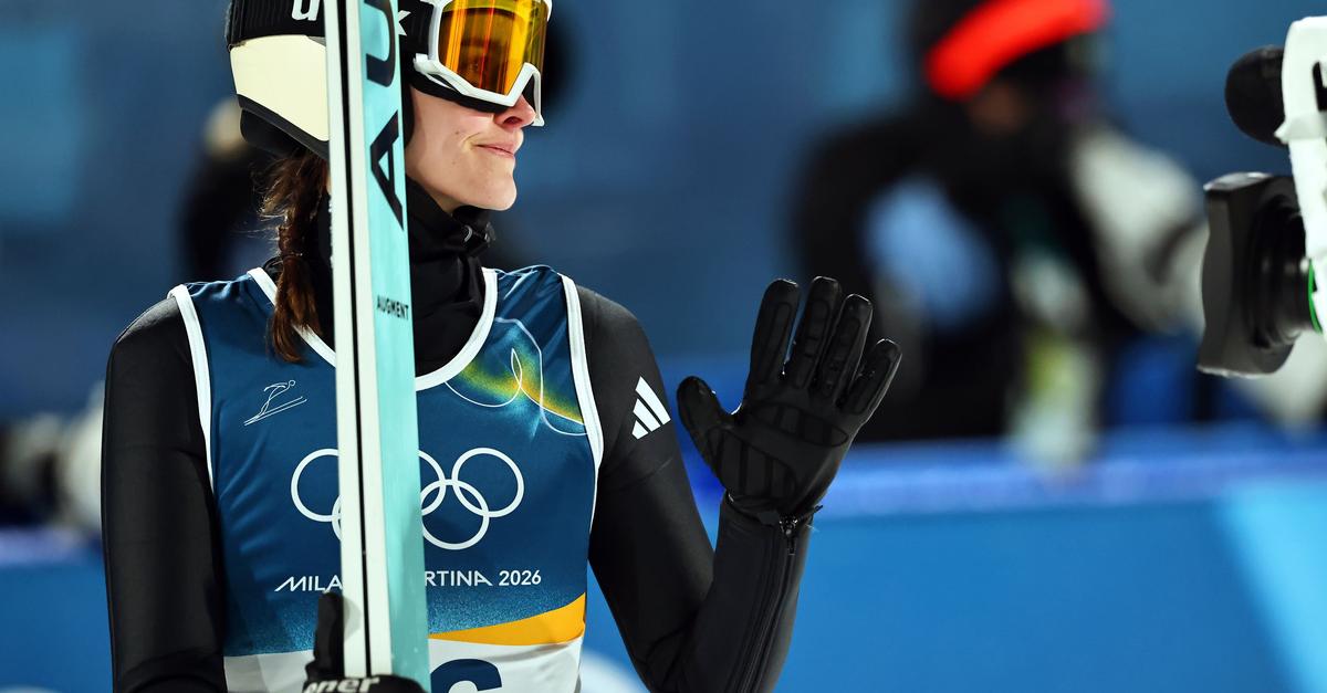Skispringerinnen-verpassen-Medaille-Stroem-holt-Gold