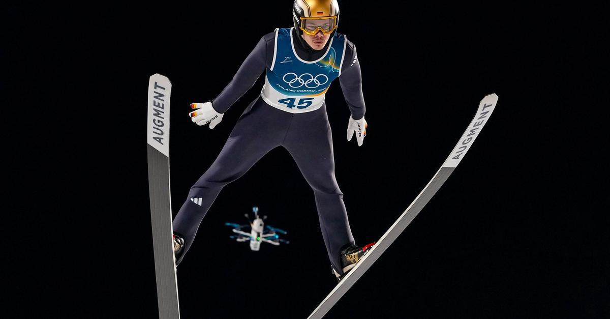 Bei-Olympia-Premiere-Raimund-holt-Gold-im-Skispringen