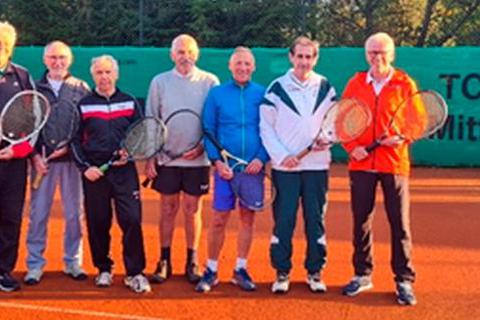 Zur erfolgreichen Mannschaft der MSG Mittenaar/Bischoffen/Herbornseelbach gehören (v. l.) Gernot Lippert, Peter Müller, Rolf Schütt, Udo Tönnemann, Helmut Theis, Karl-Heinz Göbel und Lothar Theis.  Foto: René Schmehl 