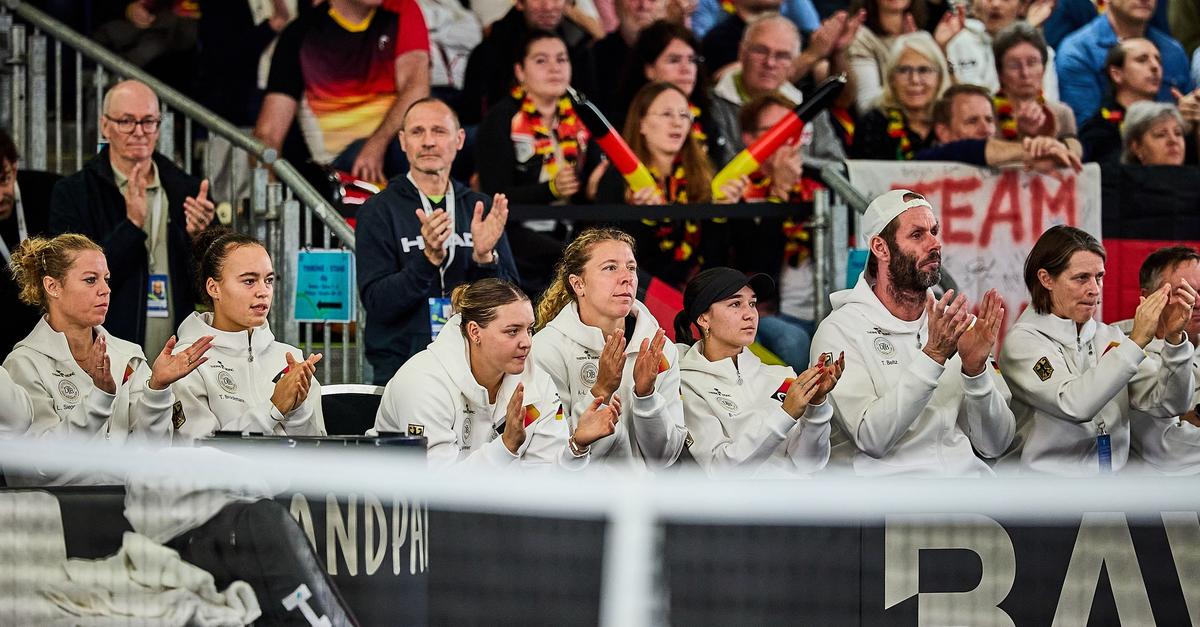 Dank-Belgien-Tennis-Team-mit-Chance-auf-Klassenverbleib
