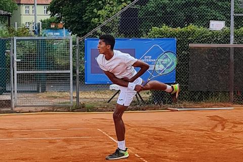 Auch wenn es bei den Marburg Open manchmal nicht so aussieht: Michael Agwi steht in seinem Tennis-Leben mit beiden Füßen auf dem Boden.