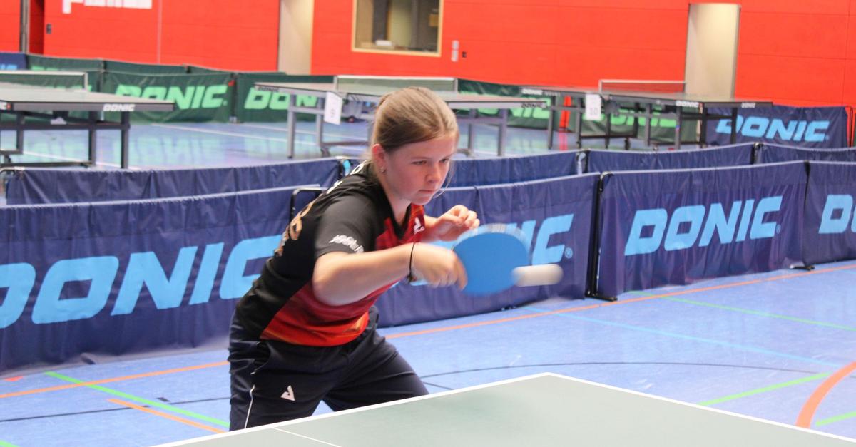 oberzeuzheimerinnen-greifen-von-hinten-an