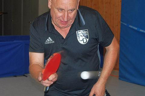 Ewald Schlitt behielt mit dem FC Dorndorf knapp mit 7:5 gegen den TuS Wirbelau die Oberhand. Foto: Ulrich Hadaschick