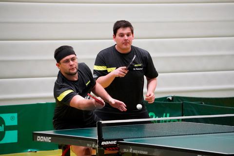 Eröffnen den Punktereigen für den TV Braunfels III gegen den TTC Großaltenstädten: Eugen Eirich (l.) und Nico Petschel.