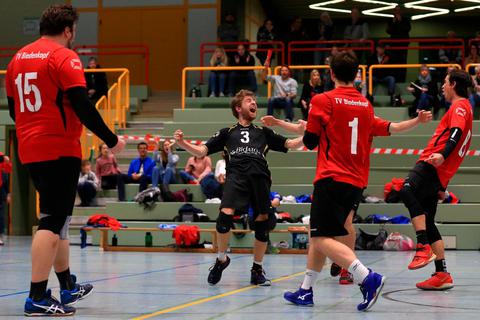 Biedenkopfs Oberliga-Volleyballer dürfen gegen Orplid Darmstadt erneut jubeln. Foto: Jens Schmidt 