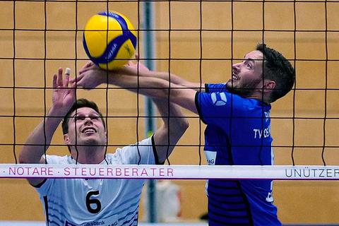 Davin Peters (l.), Tobias Rücker und ihre Waldgirmeser Mitspieler stehen vor einer schweren Aufgabe in Speyer. Foto: Martin Weis 