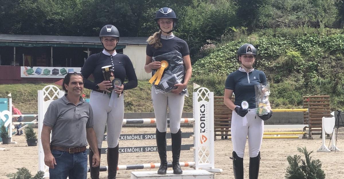 Springreiten: Gillian Rompf freut sich über den A-Tour-Sieg