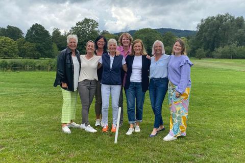 Das DNL-Team des Golfclubs Dillenburg, v. l. Annelie Härtl, Heike Böse, Silvia Wogenstahl-Pfeifer, Sabine Färber, Claudia Berger, Kerstin Nikodemus, Rita Krämer und Ann-Kristin Pieper. Foto: Volker Jungbluth