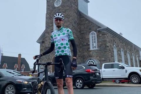 Robin Fischer präsentiert sich in Kanada stolz im grün-gepunkteten Bergtrikot, das er bei der „Tour de Beauce“ zwei Tage lang getragen hat. In der Bergwertung wurde er Gesamtdritter.