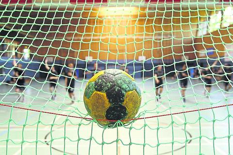 Die Perspektive, bald wieder ein Handballspiel in der heimischen Region austragen zu können, hat sich mit der Entscheidung des Hessischen Verbands, die Pause zu verlängern, weiter verschlechtert. Foto: imago