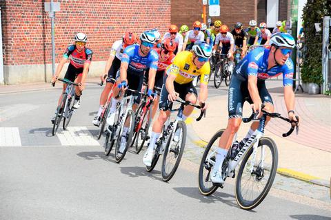 Jason Osborne unterwegs im Gelben Trikot bei der Ronde von Vlaams-Brabant.