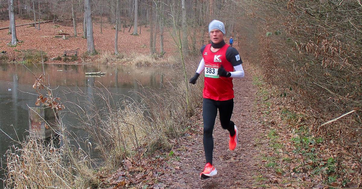 Alexander-Hirschh-user-Zweiter-im-gefrorenen-Sch-tzenwald