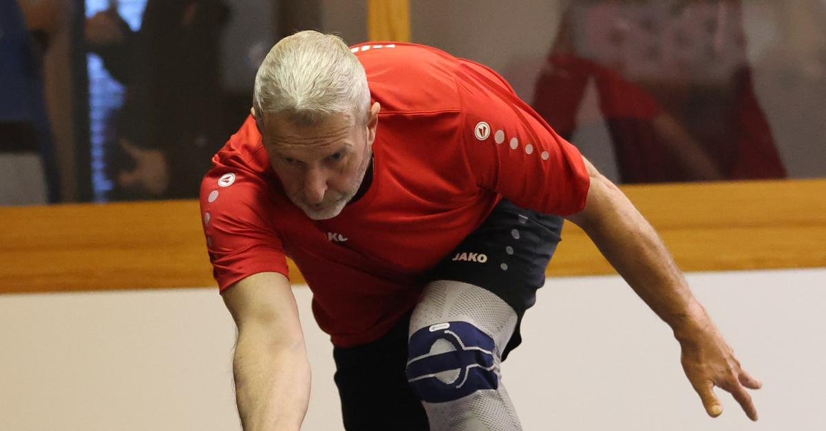 Kegeln-KSG-Hinterland-l-sst-Perlen-aus-den-Fingern-gleiten