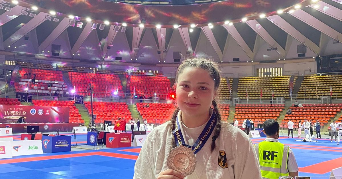 Dautphetalerin-Lotta-Sander-k-mpft-sich-zu-WM-Silber