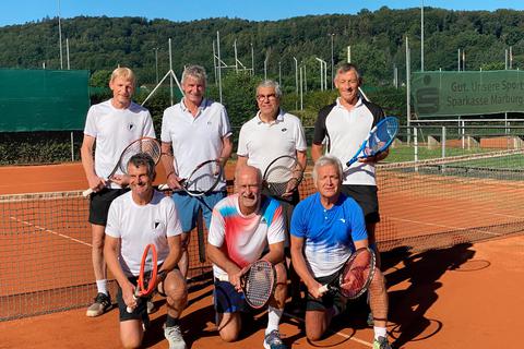 Marburger TC, Hessenliga-Meister der Herren 60: (hinten, von links) Reiner Röder, Witich Rossmann, Siggi Sporer, Hardy Gepper; (vorne, von links) Heinz Palz, Martin Hauck-Trampe und Rolf Grunert. Es fehlt: Claus Böttrich. Marburger TC