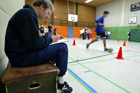 Sportunterricht in der Halle ist nicht für jede Schule ohne Einschränkungen möglich.