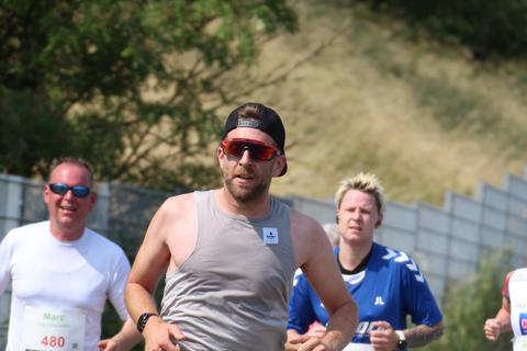 Jens Hubert vom Team Naunheim erreicht beim 19. Nizza-Triathlon den dritten Rang im Gesamt-Klassement und die Silbermedaille in der M30/35.