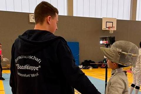 Letzte Traineranweisung: Niklas Löll (l.) mit seinem Schützling Max Hofmann.  Foto: TV Wetzlar 