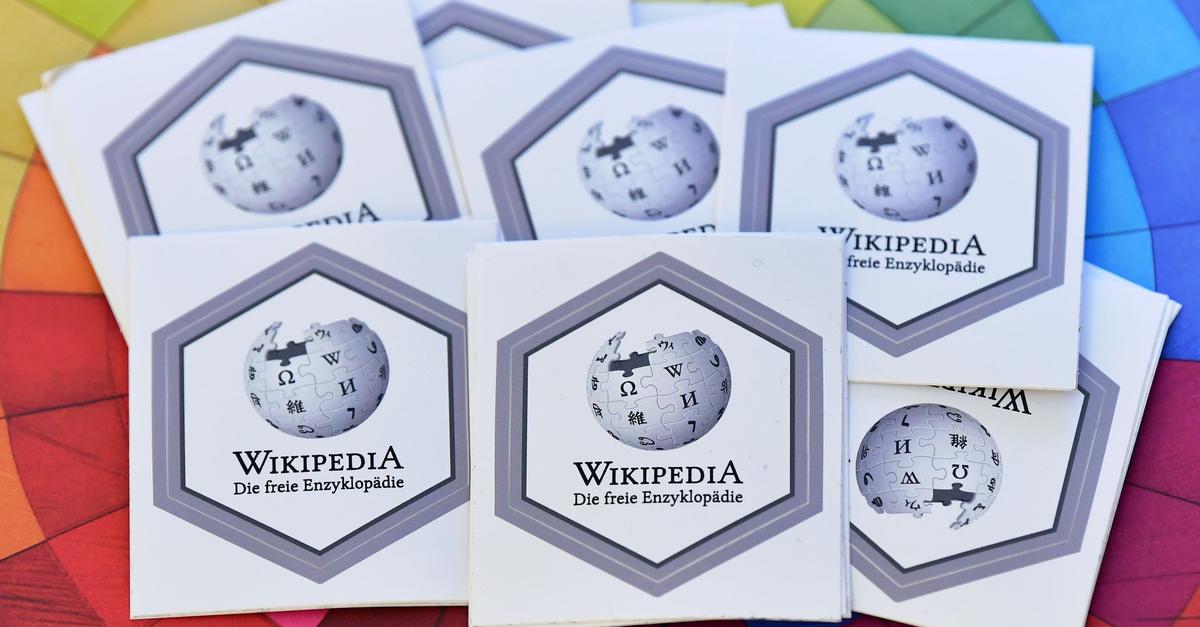 Wikipedia-mit-25-unter-Druck-durch-KI-Konkurrenz