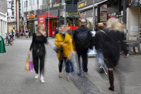 Nur bei höheren Beträgen bringt die befristete Mehrwertsteuersenkung für die Verbraucher spürbare Ersparnisse. Foto: Sascha Kopp
