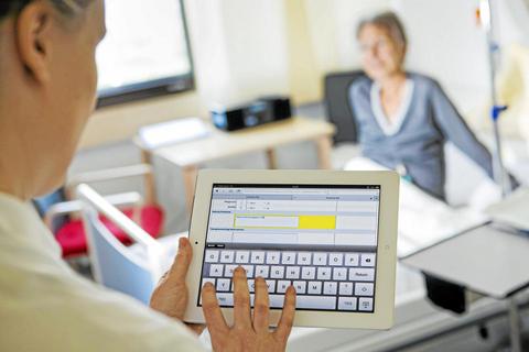 Digitale Patientenakten werden bisher in Deutschland nicht flächendeckend genutzt. Oft müssen Untersuchungsergebnisse noch umständlich angefordert werden. Foto: dpa
