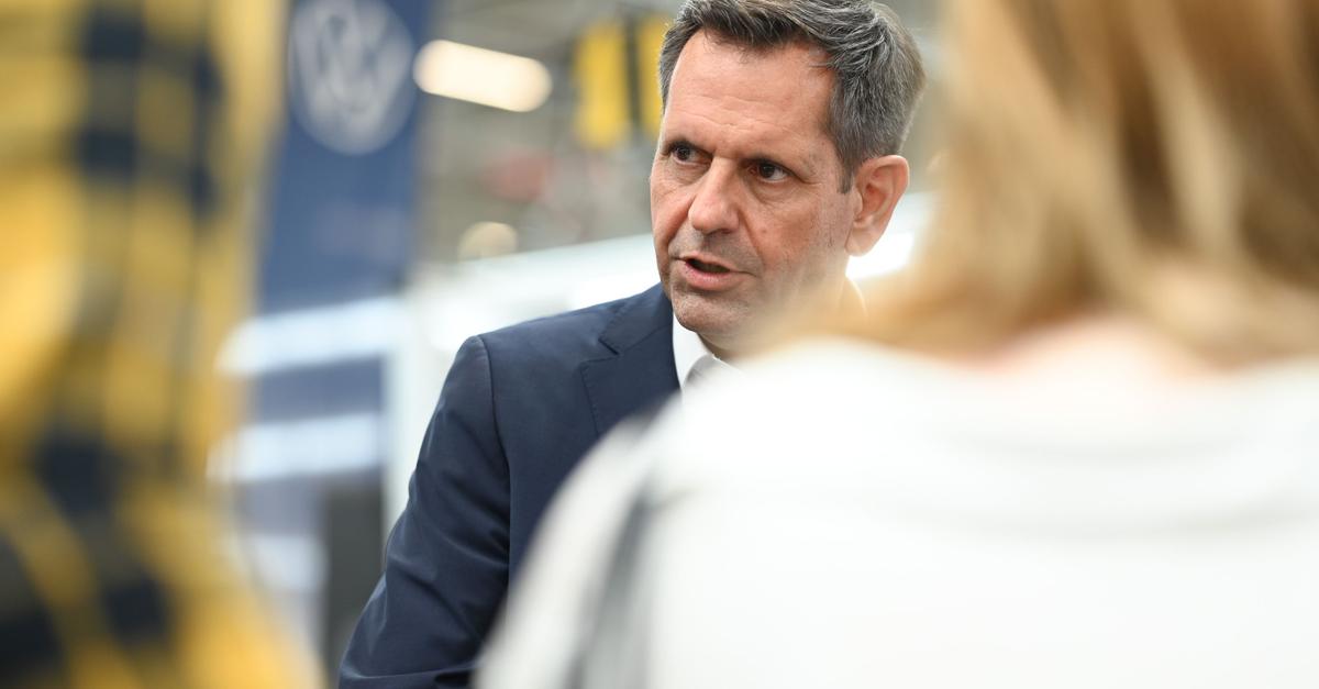 Ministerpr-sident-wirbt-f-r-F-rderung-gebrauchter-E-Autos