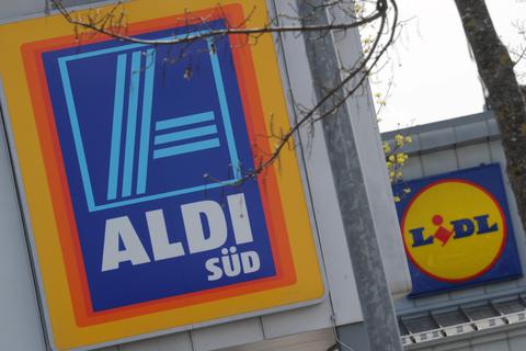 Der Kampf um die Marktführerschaft zwischen Aldi und Lidl hat eine neue Stufe erreicht. Foto: dpa