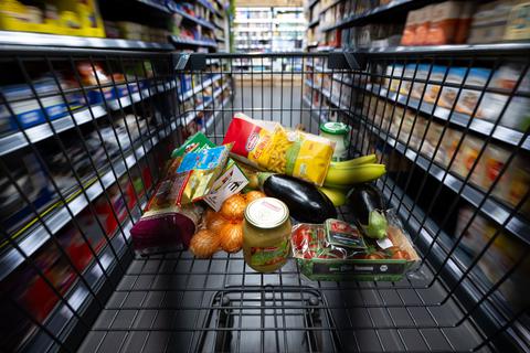 Beim Einkaufen sollen kostenlose Apps viele Vorteile bringen. Doch bezahlt wird mit Kundendaten.