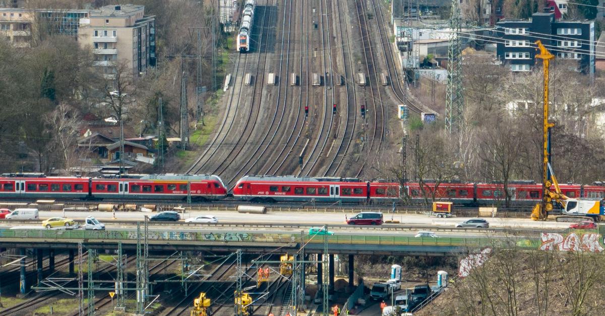 Arbeiten-an-Autobahnbr-cke-Z-ge-umfahren-das-Ruhrgebiet