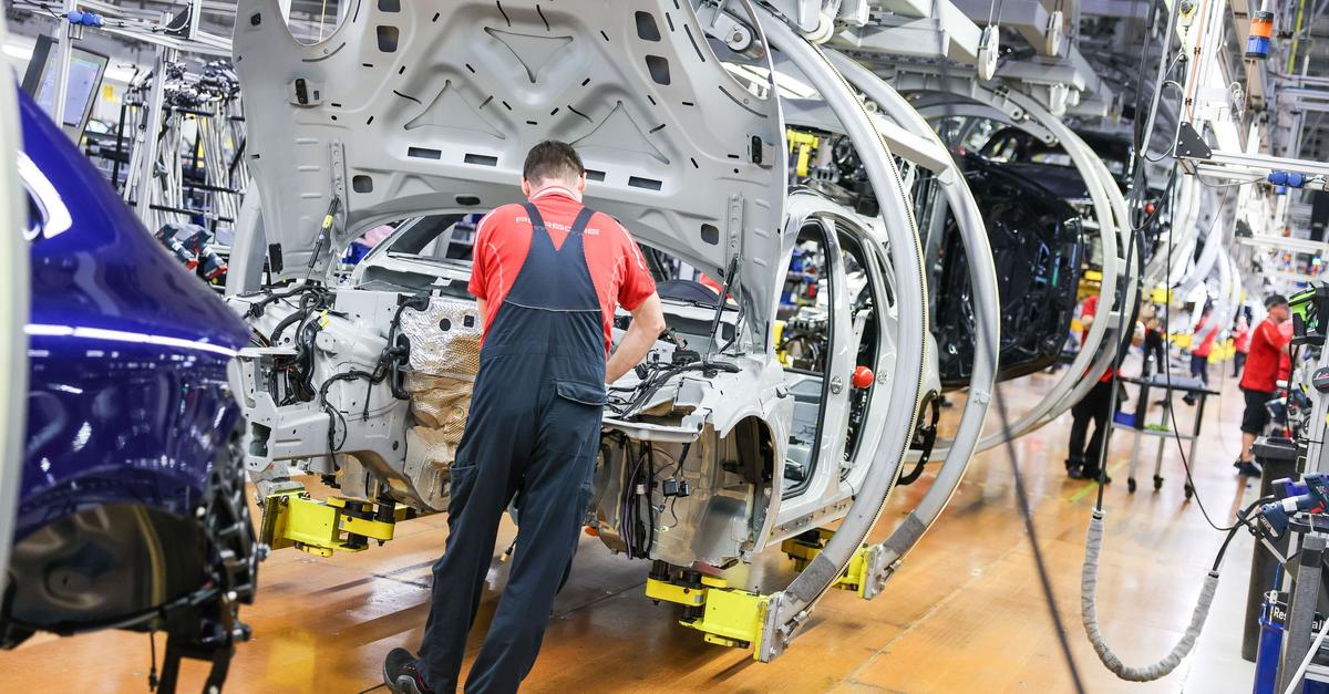 Besch-ftigung-in-der-Autobranche-f-llt-auf-Tief-seit-2011