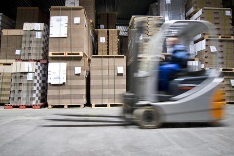 In der Logistik und beim Online-Shopping ist der Personalbedarf derzeit groß. Foto: dpa