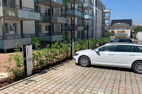 Der Immobilienspezialist d.i.i. investiert wie bei dieser Wohnanlage in Aachen in energetische Sanierungen und das Angebot von E-Tankstellen.