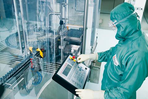 Station an der Abfüllstraße: Biotest will Plasmapräparate auch gegen Covid-19 einsetzen. Foto: Biotest 
