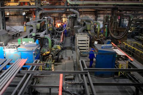 Etwa 290 000 Rohre mit einer Länge von je sechs Metern sind in den Hallen von Duktus in Wetzlar im vergangenen Jahre hergestellt worden, mit knapp über 50 Prozent Anteil ist das Unternehmen Marktführer in Deutschland. Foto: Pascal Reeber 